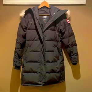 Canada Goose women’s shelburne parka, black size M